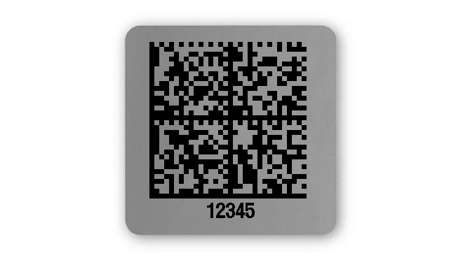 Universaletiketten Material:Folie silber matt Größe:26x26mm Kopfzeile:"ohne" Barcode:DataMatrix Stellenanzahl:5-stellig Ausführung:4 Etiketten pro Nummer Menge:1000