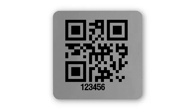 Universaletiketten Material:Polyester-Folie Silberoptik matt Größe:26x26mm Kopfzeile:"ohne" Barcode:QR Stellenanzahl:6-stellig Ausführung:1 Etikette pro Nummer Menge:100
