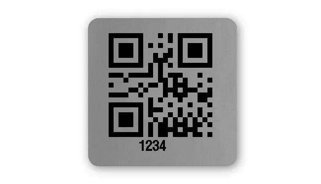 Universaletiketten Material:Folie silber matt Größe:26x26mm Kopfzeile:"ohne" Barcode:QR Stellenanzahl:4-stellig Ausführung:2 Etiketten pro Nummer Menge:100